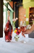Розовое вино становится самым популярным алкогольным напитком